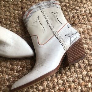 New: Dolce Vita Loral Boot in Ivory Cocoa. Size 9.5